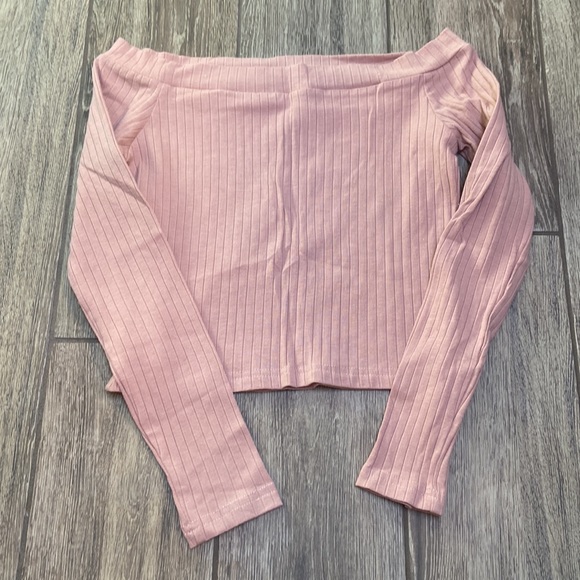 2/$15 Long sleeve Cropped Off the shoulder Shirt - Picture 3 of 4